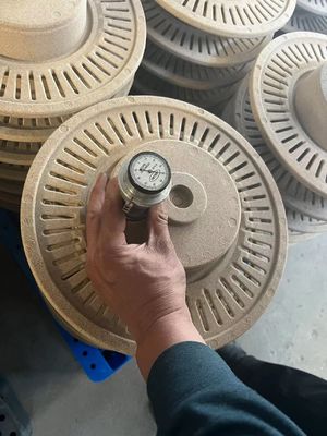 Lichtgelb bis dunkelbraunes Kaltboxharz für Sandguss und Bremsbelag